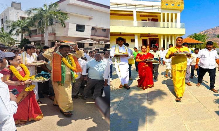 శ్రీరామనవమి..పాదరక్షలతో ఏపీ మంత్రి పూజలు