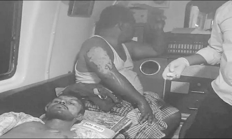 రైతు బీమా డబ్బుల కోసం తండ్రిపై పెట్రోల్ పోసి!
