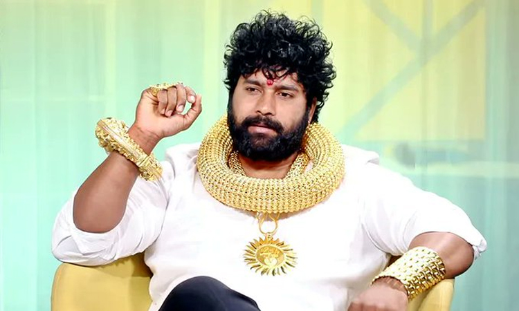 గోల్డ్ మ్యాన్ కాదు..రోల్డ్ గోల్డ్ మ్యాన్!