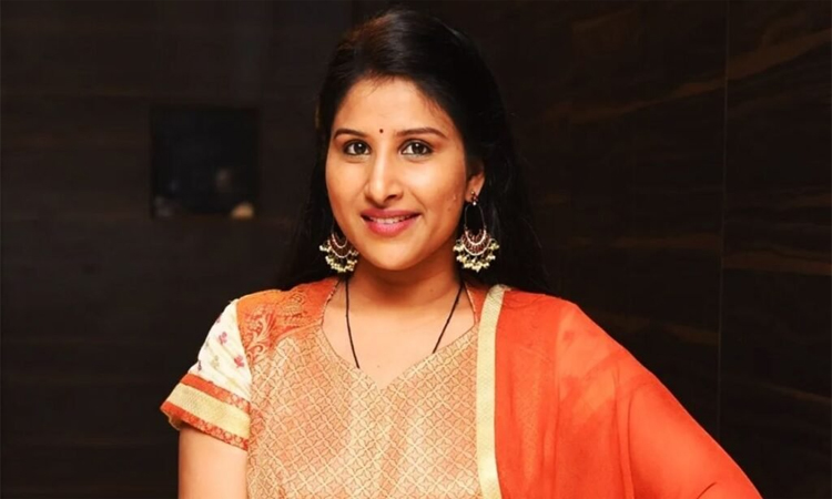 తనపై వస్తున్నవన్నీ పుకార్లే..సింగర్ మంగ్లీ!