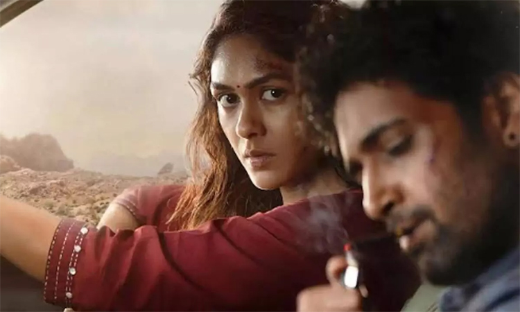 డెకాయిట్..అప్‌డేట్ ఇచ్చిన మృణాల్