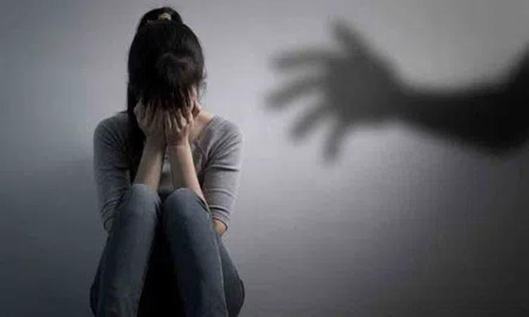 మతిస్థిమితం లేని బాలికలపై అత్యాచారం!