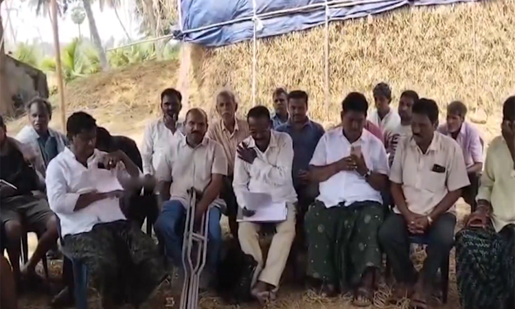 శ్రీకాకుళంలో ఓ కుటుంబం సామాజిక బహిష్కరణ!