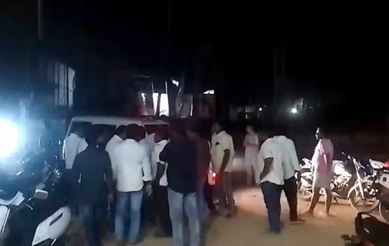 పిఠాపురంలో జ‌నసేన నేత‌ల వీరంగం..