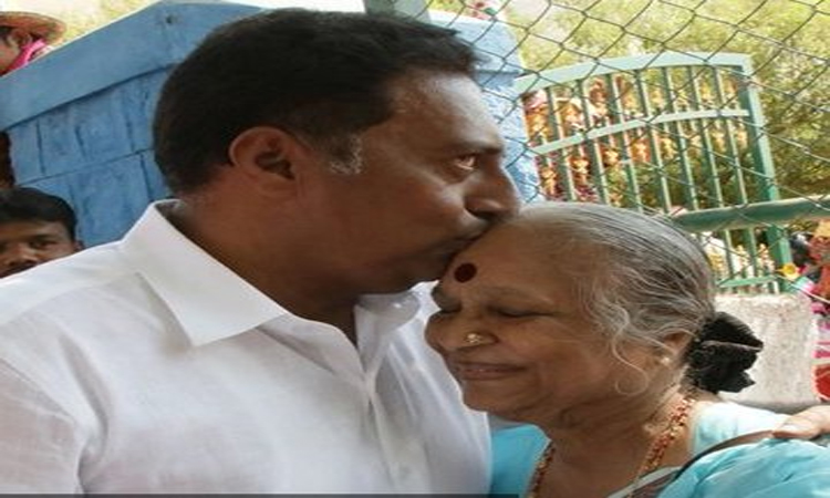 నటుడు ప్రకాశ్ రాజ్..ఇంట విషాదం