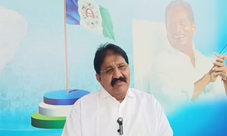 ఫ్యామిలీ ఫ్రెండ్ పేరుతో వ్యవహారాలా?