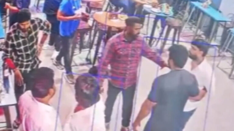 పబ్బులో మందుబాబుల బీభత్సం