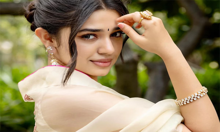 అనిల్ రావిపూడి మూవీలో కృతి?