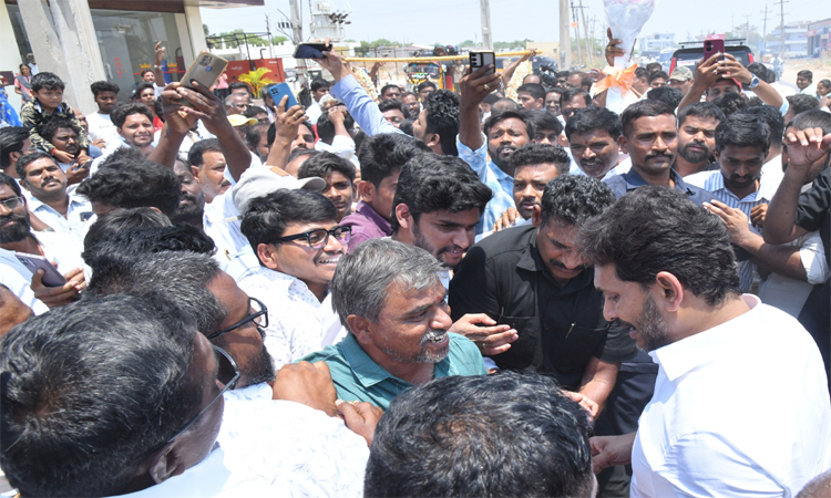 రెండో రోజు పులివెందులలో జగన్