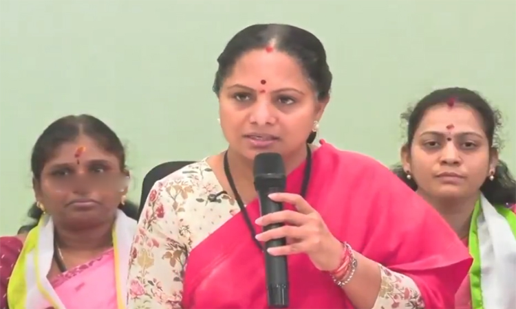 కేసీఆర్ సభపై కవిత సెటైర్లు