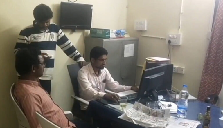 PACSలో మద్యం తాగుతూ పట్టుబడ్డ ఉద్యోగులు