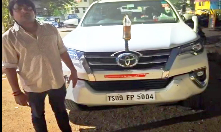 బైటపడ్డ మరో నకిలీ అధికారి బాగోతం