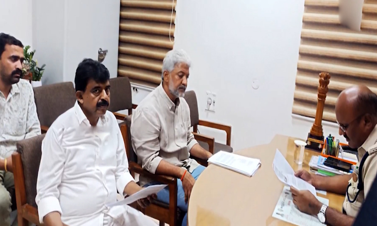 పోలీసులను ఆశ్రయించిన వంశీ