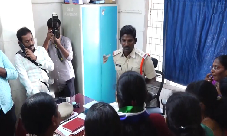 జగన్‌పై అసత్య ప్రచారం..వైసీపీ ఫిర్యాదు