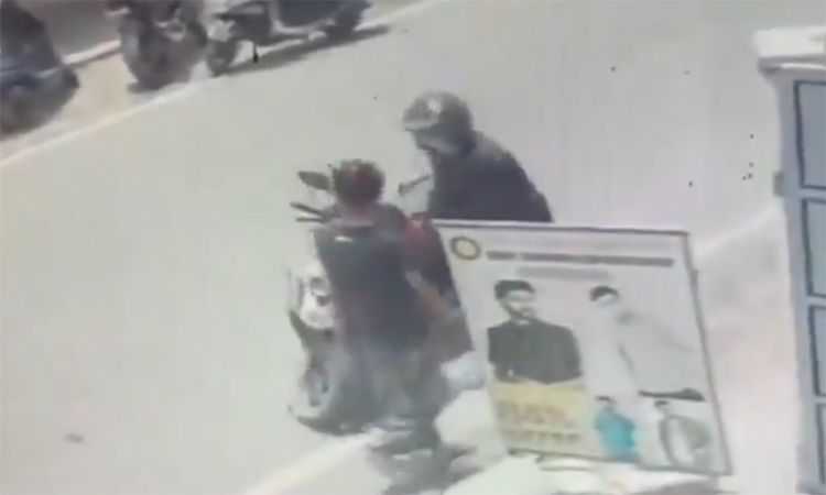 పట్టపగలే..మాజీ భార్యపై హత్యాయత్నం