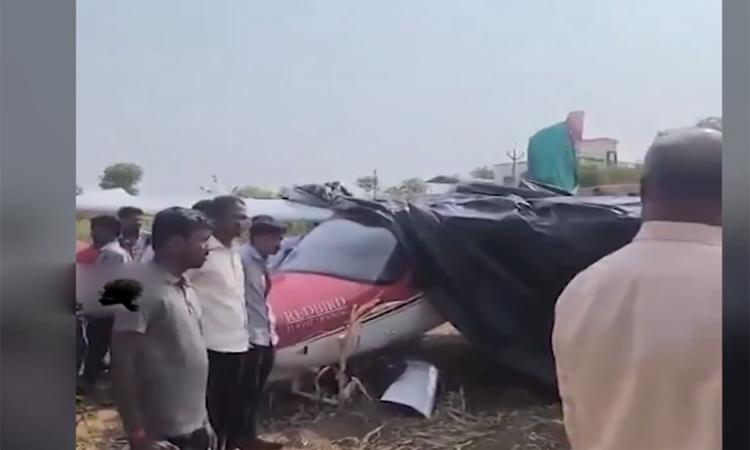 బారామతిలో కుప్పకూలిన విమానం