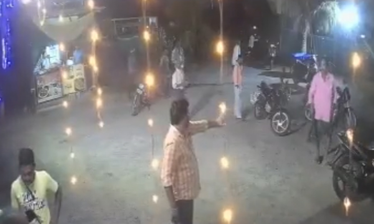 అప్పుగా బీర్లు ఇవ్వ‌లేద‌ని..టీడీపీ నేత దాష్టీకం!