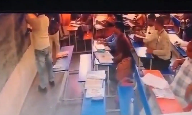 డెమో ఇస్తు..గుండెపోటుతో లెక్చరర్ మృతి