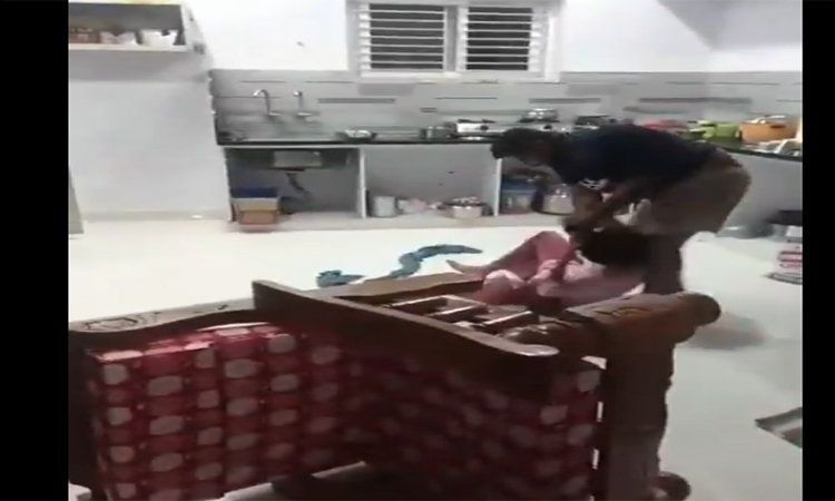 ఇన్సూరెన్సు డబ్బుల కోసం..భార్య హత్య!