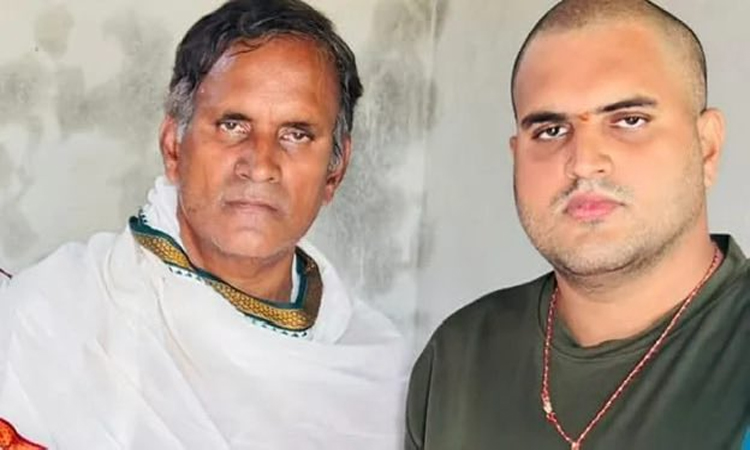 పూజ చేసే గుడిలోనే పూజారి ఆత్మహత్య!