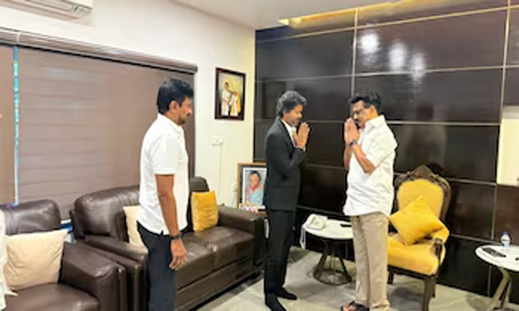 స్టాలిన్‌తో సీఎం విజయ్‌ భేటీ