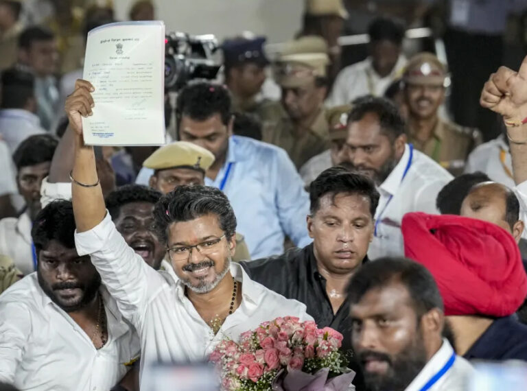 ప్రభుత్వం ఏర్పాటు దిశగా టీవీకే!