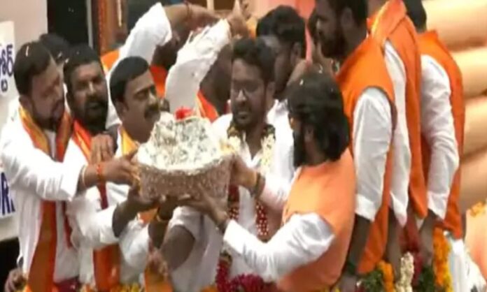 balapur-ganesh-laddu-auction-2026-samama-praneeth-reddy-39-lakhs