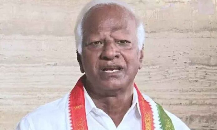 telangana-party-defections-danam-nagender-kadiyam-srihari-disqualification-issue