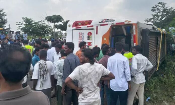 private-bus-overturns-ananthagiri-ghat-road-three-dead-vikarabad