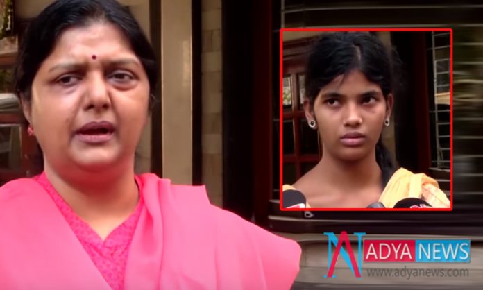 People-Gets-Stunned-for-a-p People Gets Stunned for a police Complaint filled Against Bhanupriya on Child Misuse