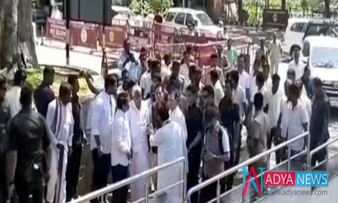 Congress-working-President- Congress working President About to Reach Tirumala's Lord Venkateswara
