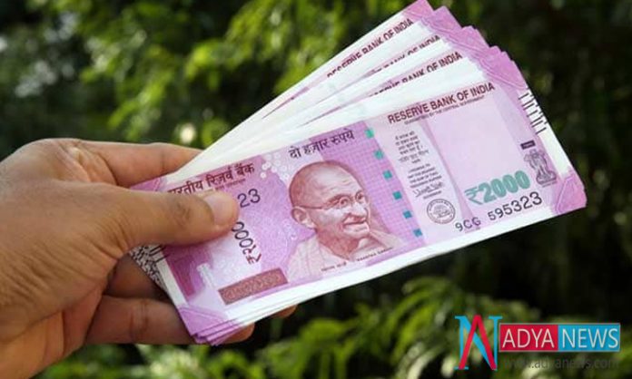 Indian-Currency-Gets-a-Litt Indian Currency Gets a Little Upper Hand From Dollar in Recent Trade