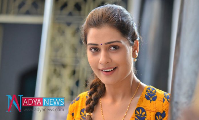 Bold Actress Surprises Teja With Her Exciting Moves