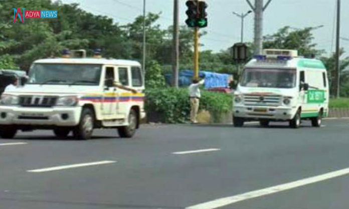 Hyderabad-Traffic-Police-Su Hyderabad Traffic Police Succeed In Handling Tough Situation