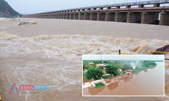 Prakasam-Barrage Water In Prakasam Barrage Crossed Dangerous Mark