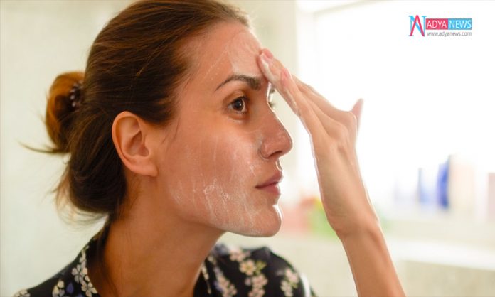 Using-Products-On-Face-Skin Using Products On Face Skin Makes Your Skin Unhealthy